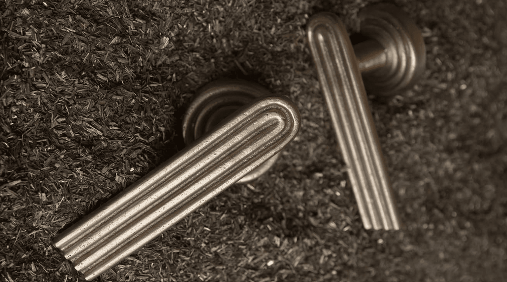 THE RETURN OF GOLDEN GLAMOUR: WHY BRASS HARDWARE IS DOMINATING LUXURY INTERIOR DESIGN IN 2025