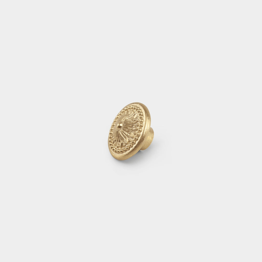 Boulle brass pull knob, adding timeless elegance to your furnishings.