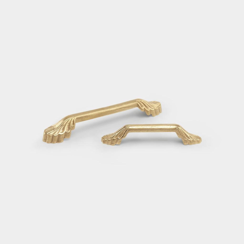 Guimard cabinet pull brass, a touch of elegance for your cabinets.